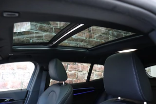 BMW X2 xDrive20i High Executive M Sport Pakket Automaat  / Navigatiesysteem Plus / Leder / Panoramadak / Achteruitrijcamera / Stoelverwarming / Climate Control / Hifi / Shadow Line / Parkeersensoren voor+achter / Extra Getint Glas / 19 Inch / 25