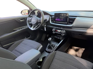 Kia Stonic 1.0 T-GDi MHEV DynamicLine Navigatie | Climate Control | Cruise Control | Apple CarPlay & Android Auto | Resterende fabrieksgarantie TM 150.000 KM | 2035 / 16