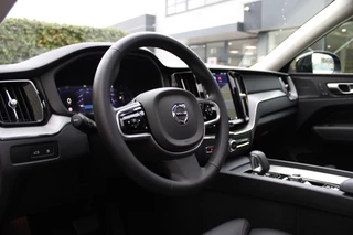 Volvo XC60 2.0 T8 Plug-in hybrid AWD Ultra Dark  | Head-Up | Panoramadak | Leder | H&K | BLIS / 6