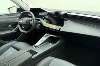 Peugeot 308 1.2 Hybrid 145 e-DCS6 Allure AGR l Stoelverwarming l 360 Camera l PDC l Wireless Apple Carplay & Android Auto l Navigatie l Draadloze Telefoonlader l Lichtmetalen Velgen l LED l Adaptive Cruise Control / 16