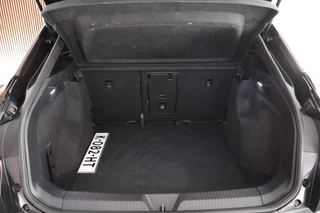 Volkswagen ID.4 First 77 kWh SOH 90% Trekhaak Stoelverwarming Camera Navigatie / 50