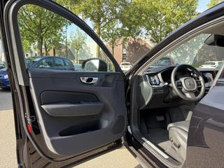 Volvo XC60 2.0 T8 Plug-in hybrid AWD Plus Dark / 18