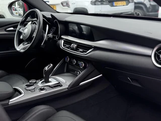 Alfa Romeo Stelvio 2.0 200pk Automaat AWD Sprint | Apple-Android | Parkeercamera | Adaptive Cruise Control / 24