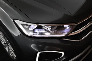 Volkswagen T-Roc 1.0 TSI 110pk Style Trekhaak LED Virtual Cockpit Navigatie / 43