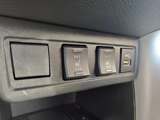 Toyota Corolla Cross 2.0 High Power Hybrid First Edition BLIND-SPOT EL-ACHTERKLEP LM-VELGEN KEYLESS PARK-SENSOREN STOELVERW DRAADLOOS-LADEN AD-CRUISE BLUETOOTH / 33