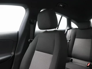 Mercedes-Benz CLA-klasse Shooting Brake 180 Business Solution 136 Pk Automaat | Stoelverwarming | Camera | Cruise Control | CarPlay | Climatronic | 16 Inch | 97.722 Km !! / 33