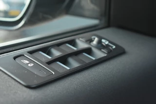 Land Rover Discovery Sport P300E 1.5 S LEDER / P.CAM./ APPLE CARPLAY / LED KOP / 12