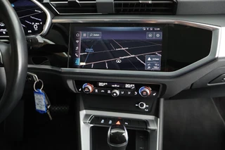 Audi Q3 35 TFSI 150pk Business Edition Trekhaak Camera Stoelverwarming LED Virtual Cockpit Navigatie Panoramadak / 16