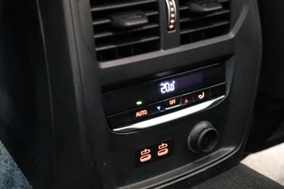 BMW 3 Serie Sedan 320i Executive Edition Automaat  / Trekhaak / Live Cockpit Professional / Cruise Control / Parkeersensoren / Neerklapbare Achterbank / Apple Carplay / Sportstuur / 27