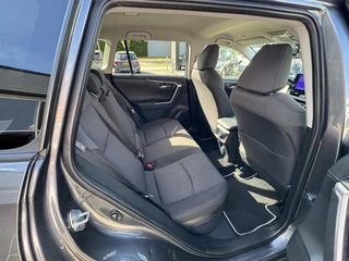 Toyota RAV4 2.5 Hybrid AWD DYNAMIC 1650KG TREKGEW STOELVERW PARK-SENSOREN NAVI CAMERA APPLE/ANDROID LM-VELGEN / 15