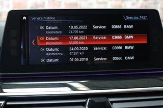 BMW 5 Series Touring 530i High Executive Luxury Line Automaat  / Navigatiesysteem Professional / Panoramadak / Trekhaak / Comfortstoelen / Driving Assistant Plus / Adaptieve LED-koplampen / Hifi / Stuurwielrand Verwarmd / Achteruitrijcamera / Head-Up Display / Stoelverwarming / 24
