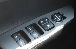 Kia Picanto 1.0 GDi Comfortline PL VANAF 259,- PER MAAND | Airconditioning | Parkeersensoren achterzijde en achteruitrijcamera | Apple Carplay | NU MET €2.000  inruilpremie / 19