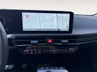 Kia EV6 GT-Line Business Edition 84 kWh | Rijdende Demo ! | Draadloos Apple Carplay / Android Auto | Navigatiesysteem | Elektrisch Verstelbare voorstoelen | Licht + Regensensor | Stoelverwarming+ Stoelkoeling  | Stuurverwarming | Elektrisch Bedienbare Achterklep | 19"Lichtmetalen Velgen | Lederen Bekleding. / 21