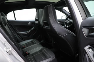 Mercedes-Benz GLA-klasse 180 Ambition | URBAN PACK | PANORAMADAK | STOELVERWARMING | TREKHAAK | 18" / 13