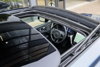 Volvo XC60 T6 AWD Ultra Black Edition Trekhaak Pano 360 Head up 21'' / 9