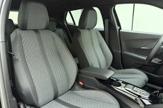 Peugeot 2008 1.2 Hybrid 145 Allure | Climate & Cruise control | Achteruitrijcamera |voorstoelen verwarmd | Parkeersensoren | AppleCarplay / AndroidAuto | Full LED / 14