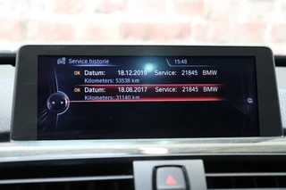 BMW 3 Serie Gran Turismo 335i xDrive High Executive M Sport Pakket Automaat  / Navigatiesysteem Professional / Panoramadak / Trekhaak / Leder / Innovatiepakket / 18 Inch / Shadow Line / Active Cruise Control met Stop en Go-functie / Stoelverwarming / Climate Control / Xenon / Extra Getint Glas / 28