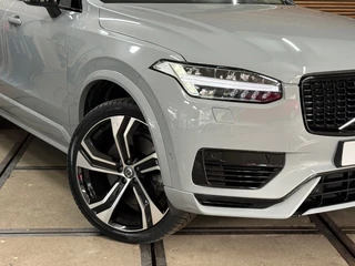 Volvo XC90 2.0 T8 Plug-in AWD Ultra Dark | Massage | Luchtvering | 22Inch | 7-Pers. | Pano |360°|H & K |Head-Up|Elektr Trekhaak / 12