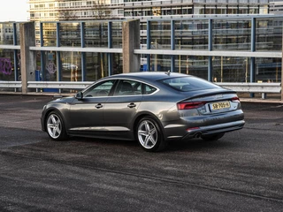 Audi A5 Sportback 1.4 TFSI Sport S-line Edition Virtual Cockpit Ambianceverlichting Stoelverwarming LED Apple CarPlay Android Auto DAB Navigatie 18" / 10