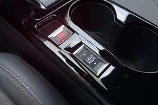 Peugeot e-2008 EV Allure Pack 50 kWh | Achteruitrijcamera | Lichtmetalen velgen | Navigatie | Apple Carplay/Android Auto | / 26