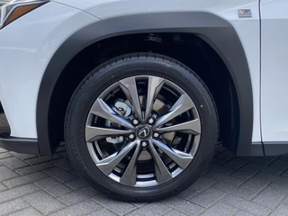 Lexus UX 300h Ultimate Edition DIRECT LEVERBAAR EL-ACHTERKLEP STUURVERW STOELVERW GROOT-SCHERM BLIND-SPOT / 12