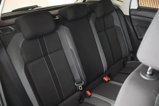 Volkswagen Polo 1.0 TSI 95pk DSG R-Line Highline Camera Parkeersensor Climate Control Adaptive Cruise / 34