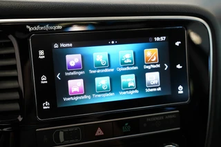Mitsubishi Outlander 2.4 PHEV Intense  Opendak Trekhaak / 19