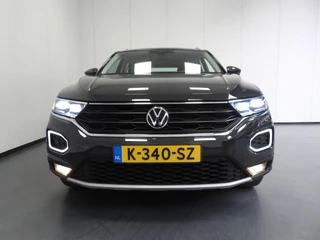 Volkswagen T-Roc 1.5 TSI Sport NAVI/CAMERA/VIRTUAL/LED/TREKH./17"LMV! / 35