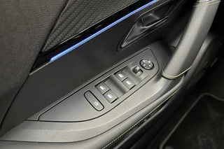 Peugeot 2008 1.2 Hybrid 136 GT | Climate control | Apple carplay/Android auto | Navigatie | Cruise control | Draadloze telefoonlader | Lichtmetalen velgen 17" | / 18