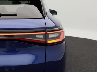 Volkswagen ID.4 First 77 kWh 204 Pk | Stoel/Stuurverwarming | Camera | Half Leer | CarPlay | Adaptive cruise | 20 Inch | 97.053 Km !! / 17