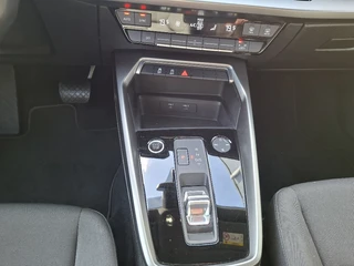 Audi A3 Limousine 30 TFSI AUTOMAAT * Carplay * Climate Control * Parkeersensoren * / 32