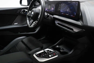 BMW 1-serie 123 xDrive | INNOVATION PACK | PANORAMADAK | STUURVERWARMING | MASSAGE |  HEAD UP | 360 CAMERA | 19" / 4