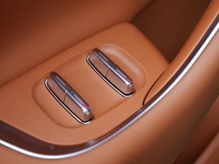 Leapmotor C10 Design REEV 28.4 kWh | Trekhaak | Full options | Stuurverwarming | Stoelverwarming en koeling | Elektrisch verstelbare voorstoelen | Navigatie | Keyless entry & start | 20 inch lichtmetalen velgen | Led verlichting / 18