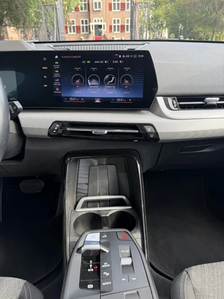 BMW iX1 xDrive30 Launch Edition 67 kWh | HUD | 360 | Keyless | BTW | LED | / 21