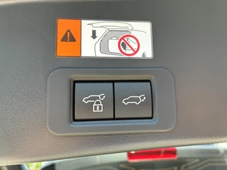 Toyota bZ4X Touring DYNAMIC 75 KWH VOORRAAD VOORDEEL VAN €49.990 VOOR €47.300!!! BLIND-SPOT PARK-SENSOREN STOEL/STUURVERW APPLE/ANDROID 18" LM-VELGEN / 17