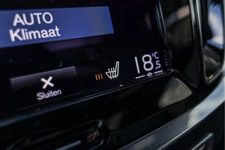 Volvo V60 2.0 B4 Momentum Business  | Pano | Harman Kardon | / 26