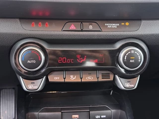 Kia Stonic 1.0 T-GDi MHEV DynamicLine  - Apple Carplay/ Android Auto - Cruise Control - Airco - Achteruitrijcamera - Fabrieksgarantie tot 02-2032 of 150.000km / 31