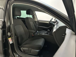 Volkswagen Passat Variant 1.5 TSI 150pk DSG Comfort Business Navigatie Parkeersensoren App-Connect / 8