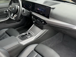 Bmw 3-serie 330i xDrive M-sport | 360 Camera | Keyless | Sfeerverlichting | / 32