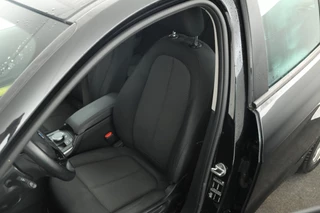 BMW 1 Serie 116d High Executive  5 Deurs hb, Navigatie, Climate / 17