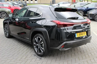 Lexus UX 250h Preference Line NL-AUTO NAVI BLIND SPOT PARKEERSENSOREN SMART-ENTRY APPLE CARPLAY / 7