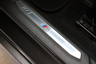 BMW 2 Serie Gran Coupé 218i High Executive M Sport Pakket Automaat  / Live Cockpit Professional / Panoramadak / Stoelverwarming / 18 Inch / Climate Control / Parkeersensoren / Bluetooth / DAB / Cruise Control / Lichtpakket / Extra Getint Glas / LED / 27