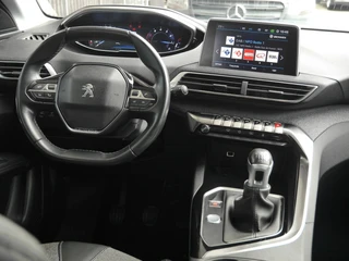 Peugeot 3008 1.2 PureTech Première | Elektrisch bedienbare achterklep | 19 inch velgen | Keyless entry en start | Dealer onderhouden | Navigatie | Zwart Dak | Climate control / 12