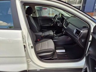 Kia Stonic 1.0 T-GDI DYNAMIC LINE Camera, Carplay, Zwart dak, Navi, Cruise controle, ALL IN prijs! / 16