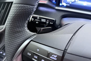 Opel Grandland Electric GS 73 kWh | Stoelverwarming | Verwarmd stuurwiel | Adaptieve Cruise Control | 360° Camera | Panoramisch schuif/kantel dak | Matrix LED koplampen | 20'' Lichtmetalen velgen / 24