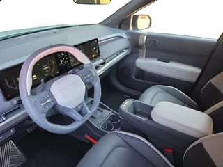 Kia EV3 GT-Line Business Edition 81.4 kWh | Navigatie | Stoel + Stuur verwarming | Navigatie | Climate control | Parkeer camera achter / 11