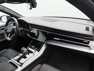 Audi Q8 60 TFSi e 490 Pk quattro S-Line Competition | Matrix Laser LED | Vierwielbesturing | B&O Audio | Valcona Leder | 22 Inch | Trekhaak | Head-Up | 20.328 Km!! / 46
