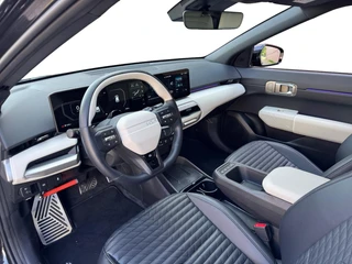 Kia EV4 Hatchback GT-Line Business Edition 81.4 kWh | Direct beschikbaar | Stoel-Stuur verwarming | Draadloos Apple Carplay - Android Auto | GT-Line Exterieur en Interieur Details | Kia Leiderdorp 071 760 06 00 / 15