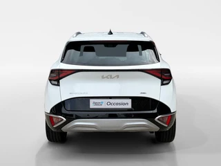 Kia Sportage 1.6 T-GDi Plug-in Hybrid AWD DynamicLine Luxury | Apple Carplay / Android Auto | Navigatiesysteem | Stoel + Stuurverwarming | Elektrisch Verstelbare Bestuurdersstoel | Licht + Regensensor | Parkeersensoren Voor + Achter | Camera Achter | Cruise Control Adaptief | Rijstrooksensor + Correctie | 19"Lichtmetalen Velgen / 7