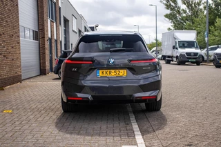 BMW iX xDrive40 Sport Edition 77 kWh, BTW, Laser, H&K, Pano / 6